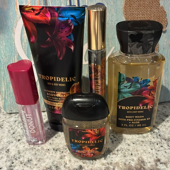 Bath and Bodyworks Tropidelic Travel Size Gift Set Combo - Picture 4 of 5